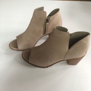 NWT SOREL OPEN TOE  BOOTIES
